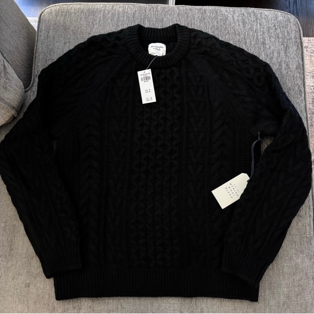 Abercrombie & Fitch black crewneck sweater